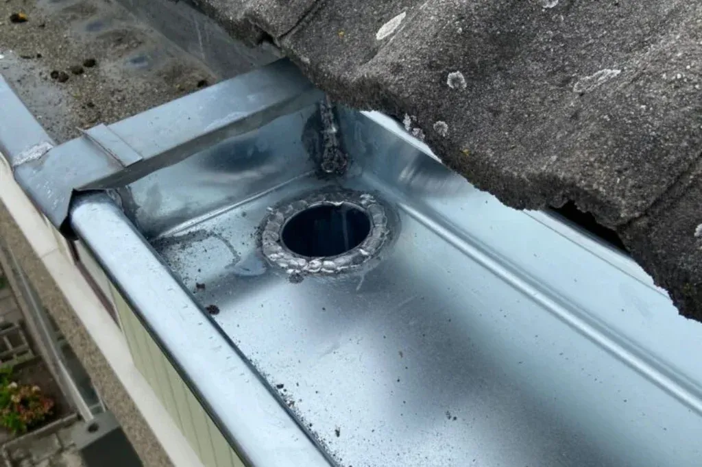 Zinken dakgoot vervangen door Van Beek Dak en Onderhoud in het Gooi